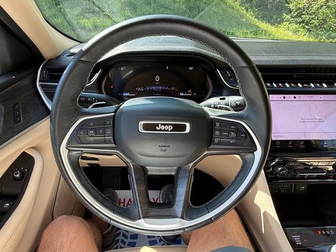 Used 2022 Jeep Grand Cherokee L Limited image 22