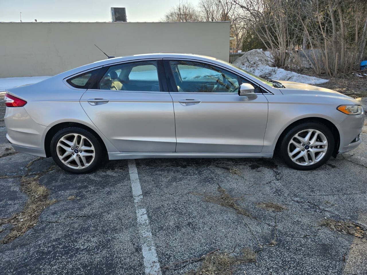Used 2013 Ford Fusion SE FWD image 5