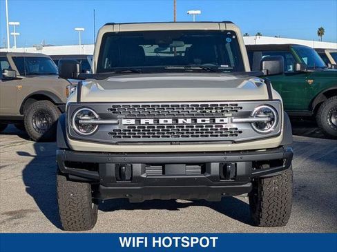 New 2025 Ford Bronco Badlands image 8