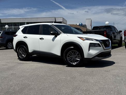 Used 2023 Nissan Rogue S AWD/4WD image 2