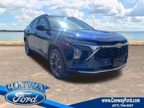 Used 2024 Chevrolet Trax LT w/ Driver Confidence Package FWD image 1