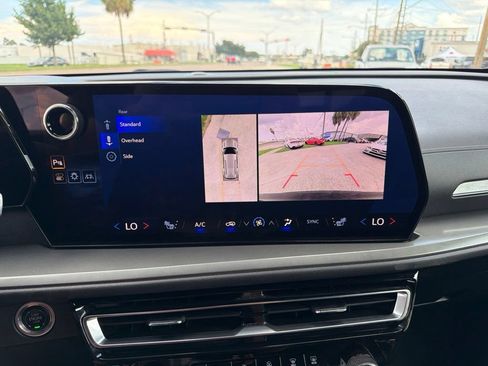 Used 2024 Chevrolet Traverse LT FWD image 10