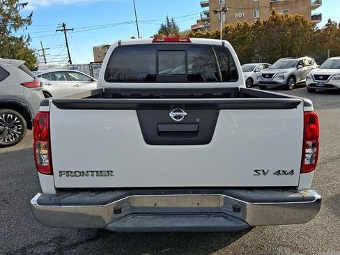 Used 2020 Nissan Frontier SV image 6