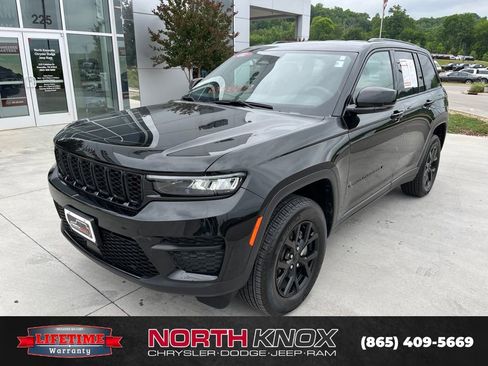 Used 2025 Jeep Grand Cherokee Altitude AWD/4WD image 1