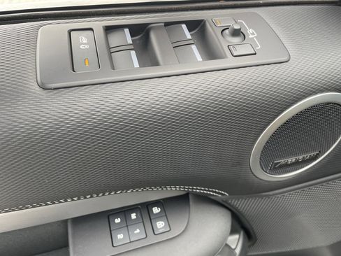 Certified 2024 Land Rover Discovery Dynamic SE image 11