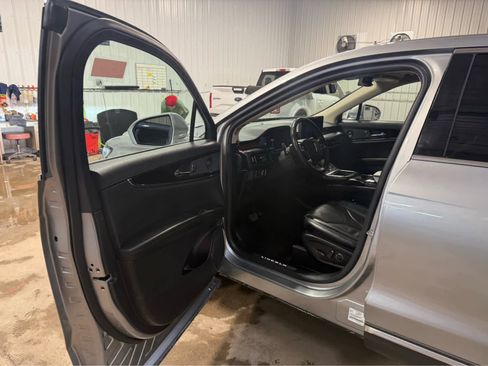 Used 2021 Lincoln Nautilus Reserve w/ Equipment Group 201A image 6