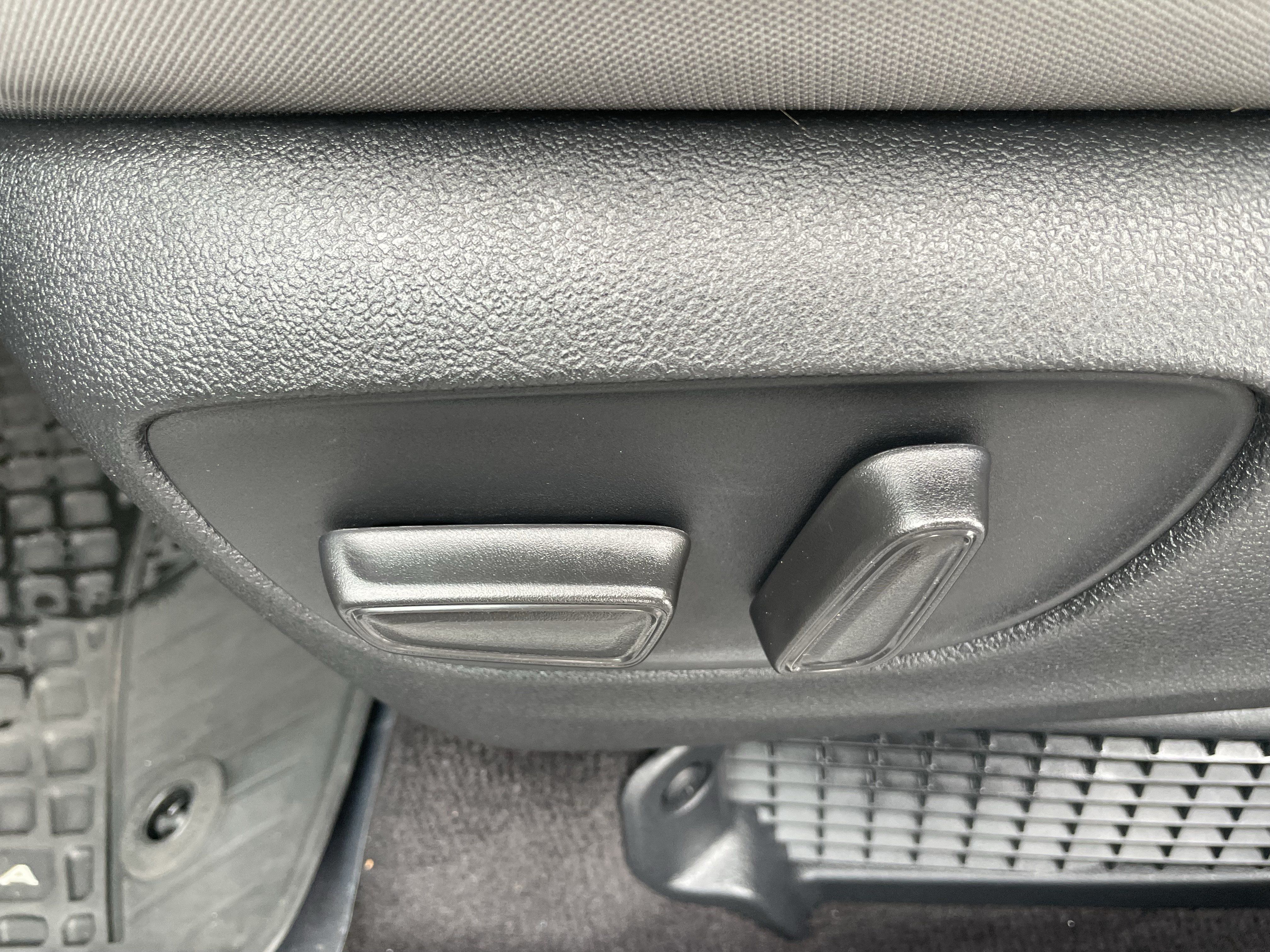 Used 2023 Toyota Sienna LE AWD/4WD image 10