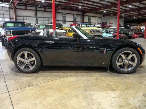 Used 2006 Pontiac Solstice Convertible w/ Premium Package RWD image 10