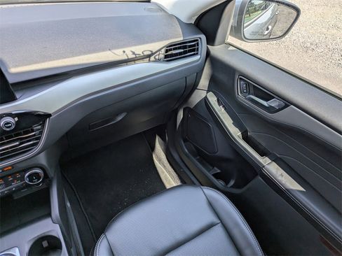 Used 2022 Ford Escape SEL image 16