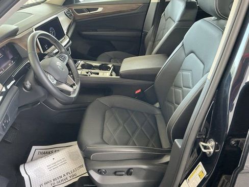 Used 2025 Volkswagen Atlas SE image 14