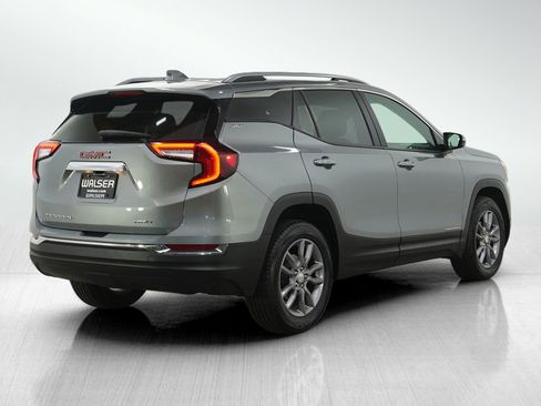 Used 2023 GMC Terrain SLT image 5