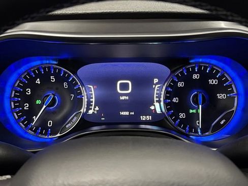 Used 2025 Chrysler Pacifica Limited image 18