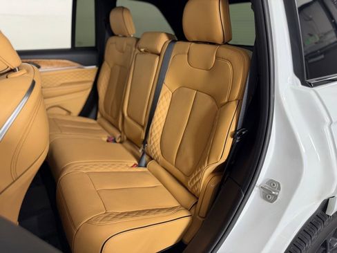 Used 2025 Jeep Grand Cherokee Summit AWD/4WD image 35