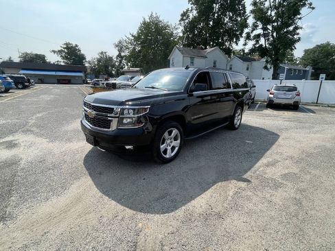 Used 2016 Chevrolet Suburban LT w/ Luxury Package AWD/4WD image 2