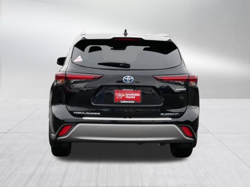 Used 2024 Toyota Highlander Platinum AWD/4WD image 6