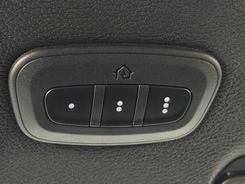 Used 2021 Jeep Wrangler Unlimited Rubicon w/ Dual Top Group AWD/4WD image 12