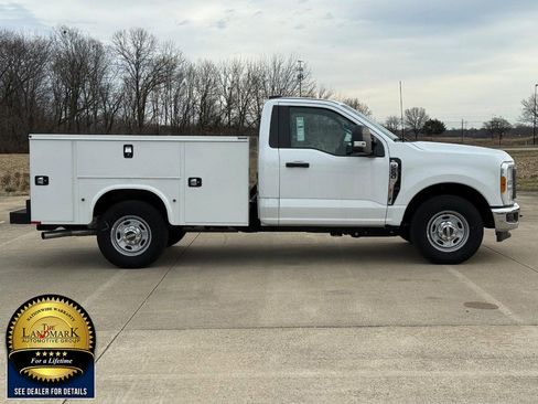 Used 2023 Ford F250 XL w/ XL Chrome Package image 4