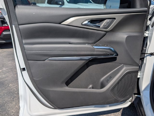 New 2027 Chevrolet Traverse LT w/ Driver Confidence Package FWD image 13