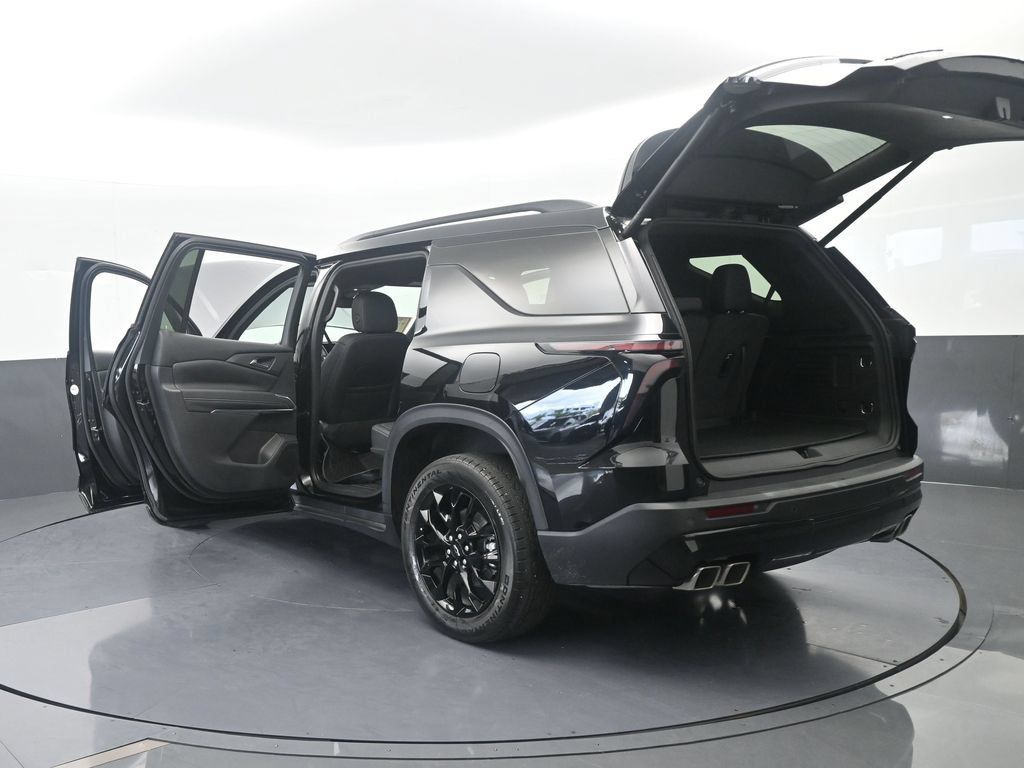 Used 2024 Chevrolet Traverse LT w/ Midnight/Sport Edition FWD image 83