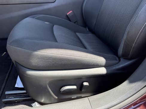 Used 2025 Nissan Altima 2.5 SV FWD image 17