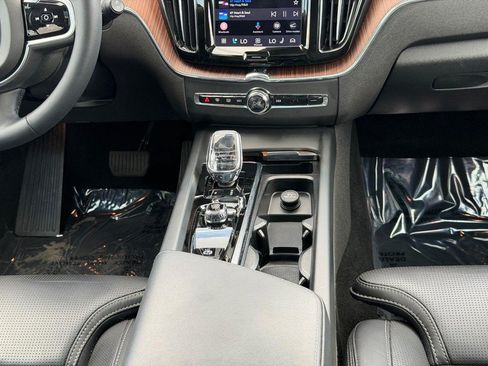 Certified 2024 Volvo XC60 T8 Ultimate AWD/4WD image 15