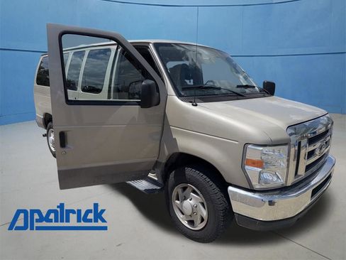 Used 2009 Ford E-350 and Econoline 350 Super Duty Wagon RWD image 1