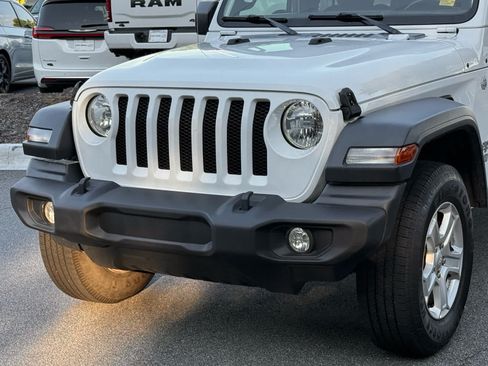 Used 2021 Jeep Wrangler Unlimited Sport AWD/4WD image 9