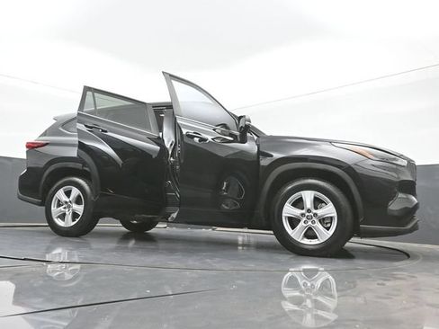 Used 2023 Toyota Highlander LE FWD image 50