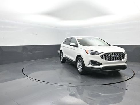 Certified 2024 Ford Edge SEL w/ Convenience Package AWD/4WD image 3
