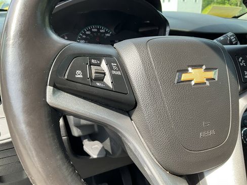 Used 2019 Chevrolet Trax LT w/ LT Convenience Package FWD image 25
