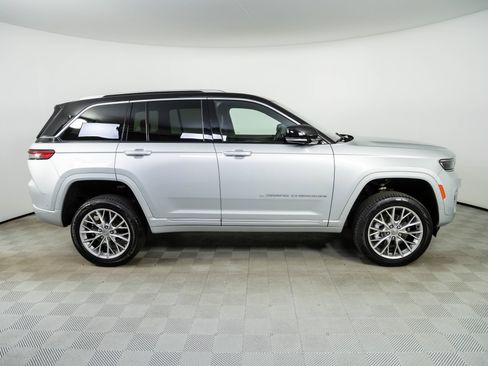 Used 2023 Jeep Grand Cherokee Summit w/ Luxury Tech Group V AWD/4WD image 28