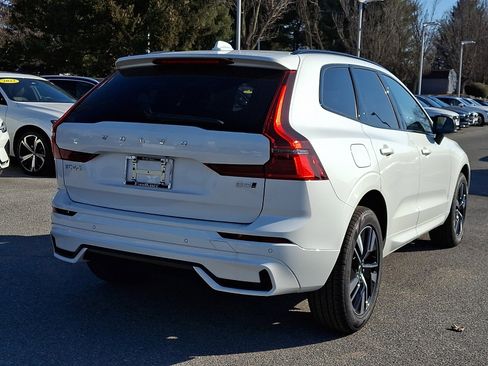 New 2026 Volvo XC60 B5 Core w/ Climate Package image 4