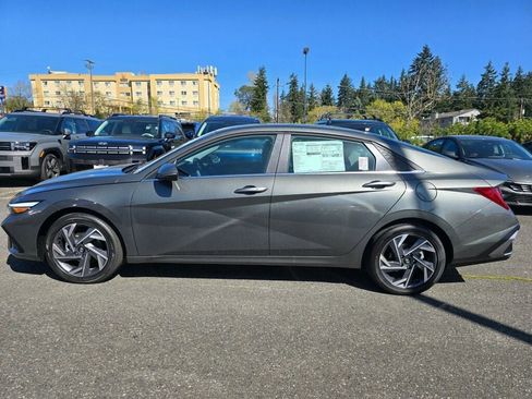 New 2026 Hyundai Elantra Limited FWD image 4