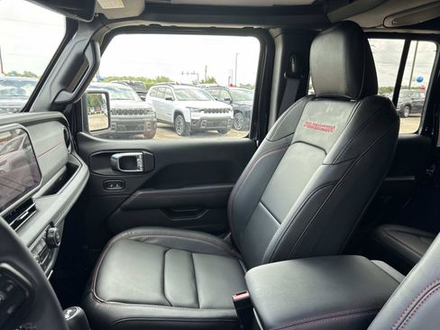 Used 2026 Jeep Wrangler Unlimited Rubicon AWD/4WD image 15