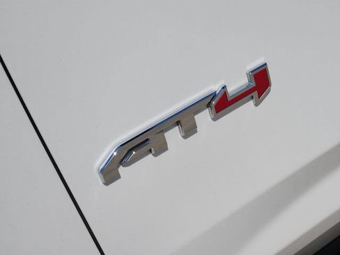 Used 2024 GMC Yukon XL AT4 AWD/4WD image 12