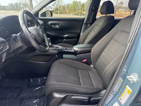 Used 2025 Honda HR-V Sport image 13