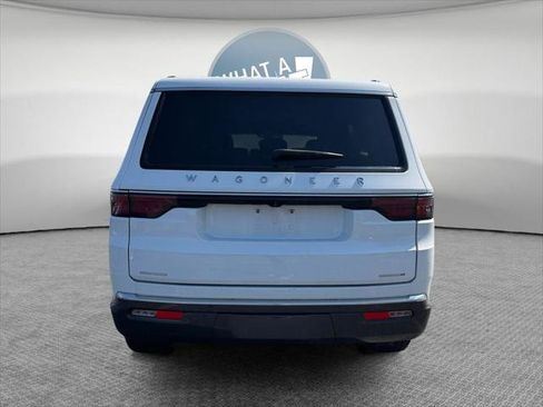 Certified 2022 Jeep Wagoneer Series III w/ Flexible Seating Group AWD/4WD image 5