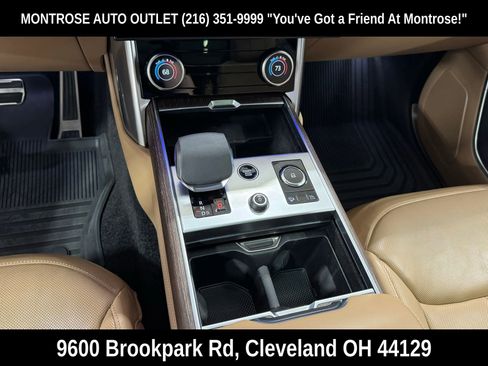 Used 2022 Land Rover Range Rover Long Wheelbase SE image 22