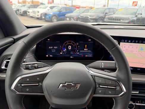Used 2025 Chevrolet Traverse LT w/ Midnight/Sport Edition FWD image 19
