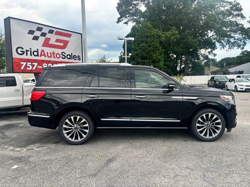 Used 2019 Lincoln Navigator Select w/ Technology Package RWD image 2