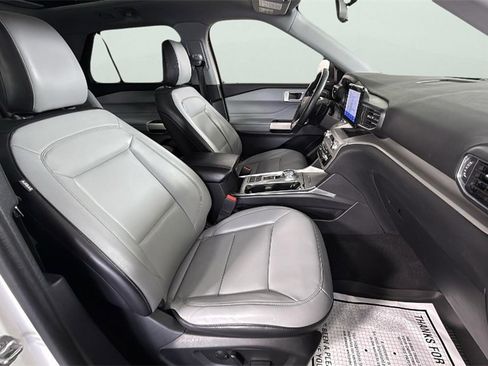 Used 2021 Ford Explorer XLT w/ Equipment Group 202A image 33