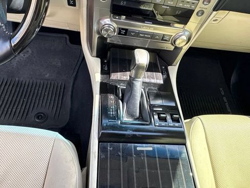 Certified 2020 Lexus GX 460 Premium w/ Premium Package AWD/4WD image 17