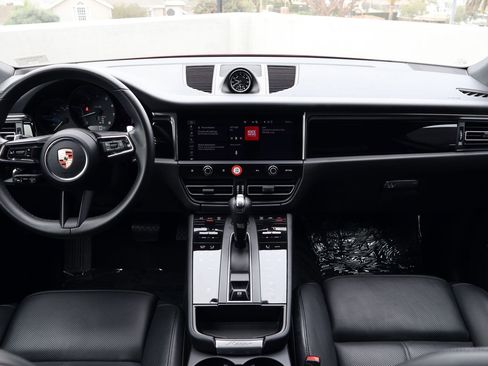 Certified 2025 Porsche Macan image 22