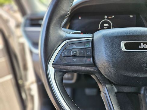 Used 2022 Jeep Grand Cherokee Limited image 23