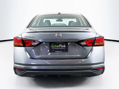 Used 2025 Nissan Altima 2.5 SV FWD image 7