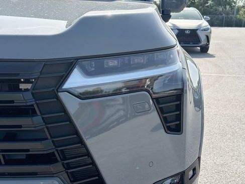 New 2026 Lexus GX 550 AWD/4WD image 9