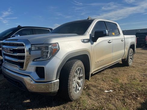 Used 2021 GMC Sierra 1500 SLE image 1