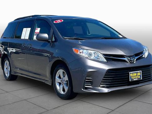 Used 2018 Toyota Sienna LE FWD image 2