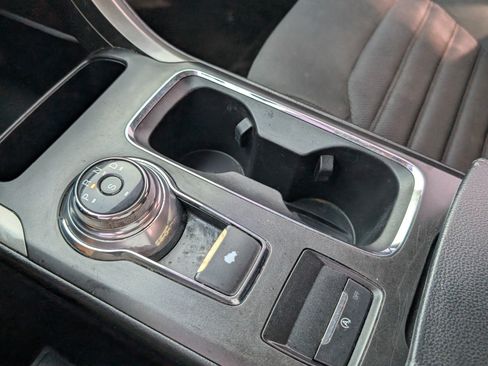 Used 2017 Ford Fusion SE w/ Fusion SE Technology Package FWD image 19