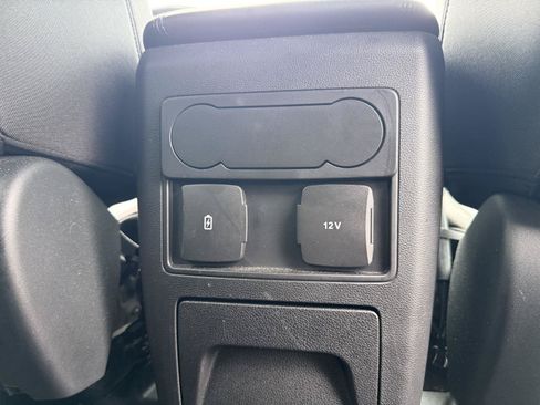 Used 2023 Ford Explorer XLT RWD image 15